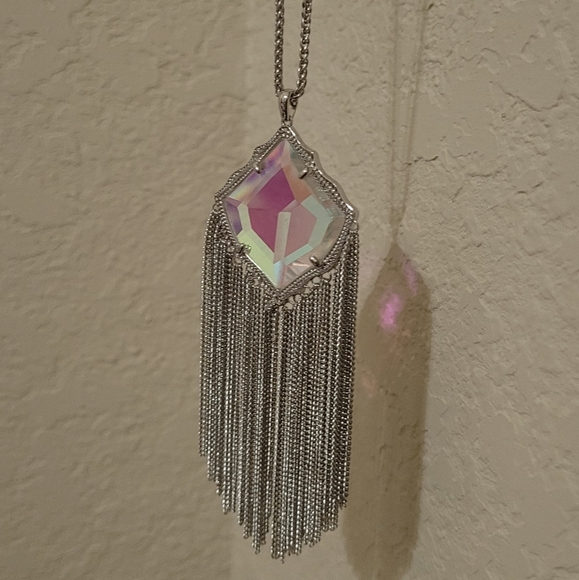 NWT KENDRA SCOTT FACETED DICHROIC SILVER NECKLACE - Picture 4 of 15